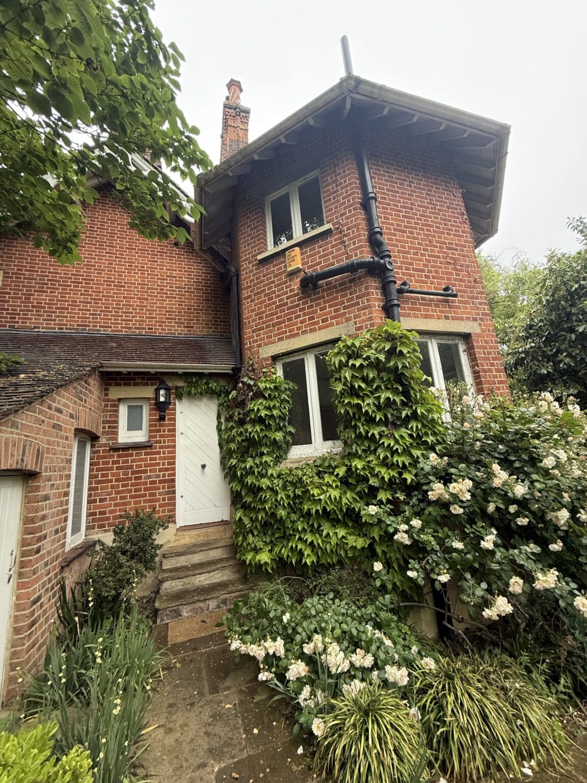 Photo of listing Property in London (The Lodge, London) listed by Global Guardians, photo 1 of 1